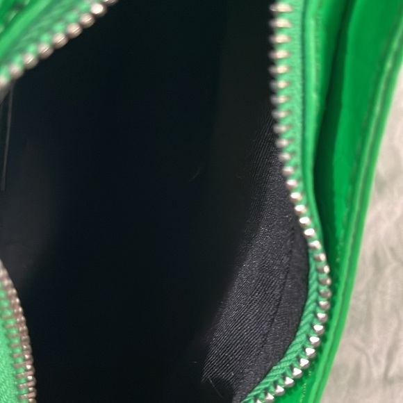 URBAN OUTFITTERS NEON GREEN EMOBBOSED SHOULDER BAG - Picture 7 of 8